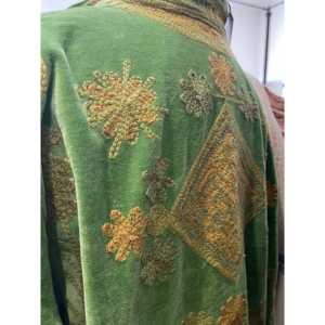 Blazer Automne/Hiver pour Femmes - Veste en Velours Réversible Style Chinoiserie Vert Mousse/Doré Matelassé Style Bohème Logo Personnalisé Cuir - Product Image 3