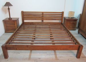 Cama King Size de Estilo Nórdico Minimalista en Madera Maciza con Cabecera a Rayas y Juego de Tablas de Teca, Sostenible y Duradera para Dormitorio - Product Image 5