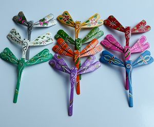 Jouet vietnamien fait main libellule en bambou qui équilibre un point sur le bout de votre doigt ou la pointe de votre crayon - Product Image 4