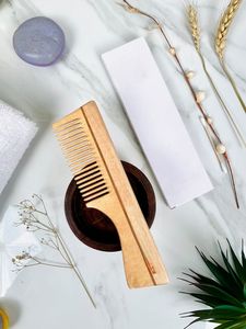 Peine Artesanal de Madera Natural con Dientes Suaves para un Peinado Fácil, Cuidado del Cabello Sin Enredos y Uso Diario, Marca y Empaque Personalizables - Product Image 3