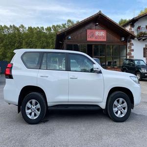 Nuevo 2022 para LC300 Diésel, Volante a la Derecha, Interior de Cuero Oscuro, Neumáticos R19 en Venta - Product Image 3