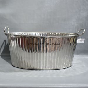 Refroidisseur à vin ovale en acier inoxydable de haute qualité Texture nervurée et poignées latérales pour une utilisation pratique lors des rassemblements - Product Image 1