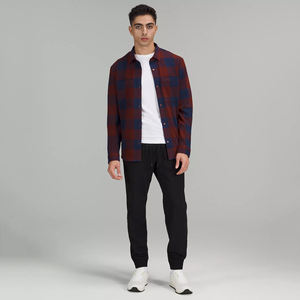 Pantalones deportivos de hombre de alta demanda con múltiples bolsillos resistentes al sudor de alta calidad disponibles a precio mayorista - Product Image 3