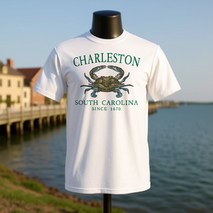 Camiseta promocional con diseño de cangrejo azul de Charleston, Carolina del Sur, desde 1670, con arco verde - Product Image 3