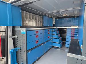 Système de rangement et d'étagères modulaires pour l'intérieur des fourgons, pour une gestion organisée du fret et de l'espace dans les véhicules, en ensembles droit et gauche - Product Image 2