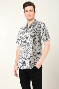 เสื้อเชิ้ตผู้ชายสีดำพิมพ์ลายดอกไม้ ผ้าโพลีเอสเตอร์ ทรงปกติ คอปกเสื้อ แขนสั้น ออกแบบมาเพื่อการสวมใส่แบบลำลอง - Product Image 2