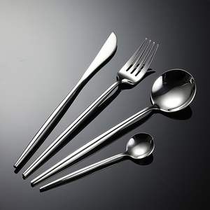 Juego de cubiertos de metal con diferentes diseños, adecuado para cenas informales, cocinas, hogares, familias, restaurantes, cafeterías y comidas. - Product Image 2