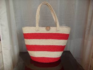 Fourre-tout en sisal de paille naturelle de Madagascar avec poignées en cuir de poche en raphia et fermeture à cordon de serrage Panier à main à motif rayé - Product Image 5