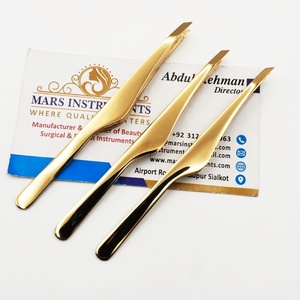 Pinzas de Cejas de Acero Inoxidable con Plasma Dorado de Alta Calidad, Diseño Inclinado y Puntiagudo - Product Image 1