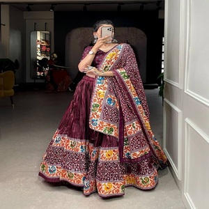 Traje Tradicional Gujarati de Alta Calidad y Bajo Presupuesto para Fiestas GARBA, Estilo Cultural, Color Brillante, Bordado Modal - Product Image 4