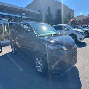 Toyota Sienna LE 2024 USADA EN EXCELENTES CONDICIONES, Vehículo de 8 Pasajeros - Product Image 2