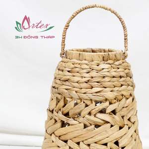 Lanterne traditionnelle vietnamienne en jacinthe d'eau avec bougeoir pour la maison, le restaurant et l'hôtel - Product Image 3