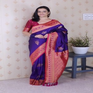 Sari de Seda Suave VASTRA COTTAGE, Diseño de Pavo Real, Meenakari, Tejido Enriquecido, Pallu con Contraste, Borde Meenakari con Zari, con Blusa en Contraste - Product Image 1