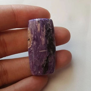 พลอยคาโบชอง Charoite 100% พลอยเจียระไนแบบเรียบธรรมชาติที่สวยงามรูปทรงสี่เหลี่ยมผืนผ้าที่ดีที่สุดสำหรับการทำเครื่องประดับ - Product Image 1