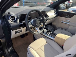 Usado cuidadosamente 2023 Aston Martin 3 Series 330i XDrive 4dr SUV FWD cuero R18 - Product Image 2