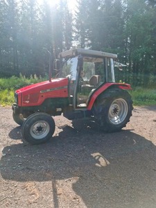 Massey Ferguson 4225 Niza tractor 12 12 lanzadera 80% neumáticos Limpie por dentro y por fuera Dirección asistida - Product Image 3