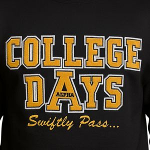 Sudadera con Cuello Redondo Dorada de College Days Swiftly Pass, Bordado Premium de Chenilla, Inspirada en Alpha, Ropa Universitaria Vintage - Product Image 6