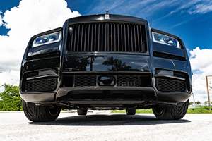 Elegante y Impecable Rolls-Royce Cullinan 2024, V12 Biturbo, Tracción en las Cuatro Ruedas, Interior Mandarín, Altamente Equipado - Product Image 3