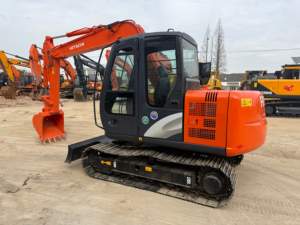 Excavatrice sur chenilles Hitachi ZX70 d'occasion, modèle 2023, 7 tonnes, faible nombre d'heures, composants moteur et engrenages en bon état, à vendre - Product Image 3