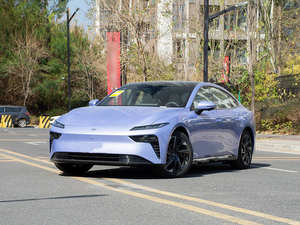 SUV 2024 Automático con Tracción en las Cuatro Ruedas, Neumáticos R18, Asientos de Cuero, Cámara Trasera, Gasolina 3L, Volante a la Izquierda, Techo Panorámico Oscuro/Claro, ACC - Product Image 3