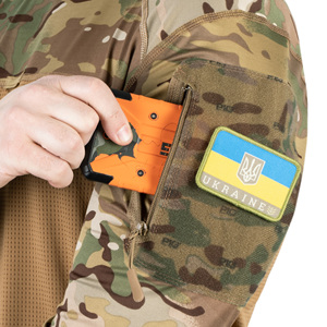 เสื้อยืดแขนยาวผู้ชาย ผ้าโพลีเอสเตอร์ระบายอากาศ ป้องกันรังสียูวี แห้งเร็ว โครงสร้างเสริมความแข็งแรง ตรวจจับเข็ม ผลิตในสหรัฐอเมริกา - Product Image 3