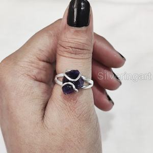 แหวนเงินแท้ 925 ประดับพลอยแอมะทิสต์ดิบธรรมชาติ สำหรับผู้หญิง แหวนวันเกิดเดือนกุมภาพันธ์ ดีไซน์ลวดลายคริสต์มาส - Product Image 2