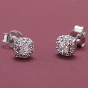 ต่างหูเพชรทรงคุชชั่นแบบ Halo ประดับเพชร IGI Certified Lab Grown Diamond ตัวเรือนทองคำขาว/โรสโกลด์/เหลือง 18K ประดับเพชรแบบ Micro Pave - Product Image 2