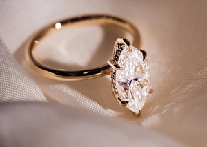 Anillo de diamante certificado IGI único hecho a mano en oro de 18 quilates, joyería de compromiso de lujo para aniversario y colección nupcial Premium - Product Image 5