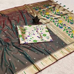 Sari en soie pure Banarasi VASTRA COTTAGE, tissage design et pallu riche en zari avec un chemisier assorti en soie contrastée - Product Image 3