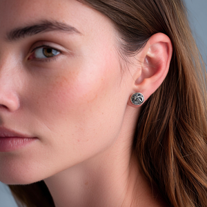 Orecchini a perno artigianali vintage in argento sterling con zirconi a diamante e perle incastonate a castone, stile religioso, per matrimoni, fidanzamenti e feste - Product Image 1