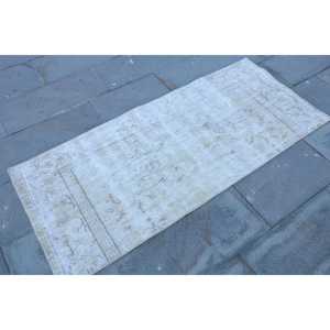 พรมวินเทจขนาดเล็ก 2.3x5.4 ฟุต พรมขนสัตว์สีขาวแบบต่อผ้าสไตล์ตุรกี - Product Image 3