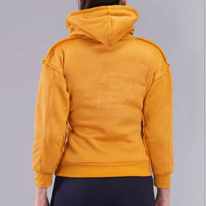 Sudaderas con capucha de moda al aire libre para mujer Ropa de invierno informal con cuello con capucha y logotipo frontal Disponible en diferentes diseños - Product Image 4