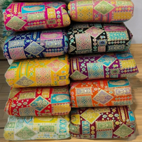 Tela de Seda Jacquard Tejida Elegante para Uso en el Hogar, con Patrones Intrincados Impresos, Brocado Ecológico Duradero, Acabado Suave