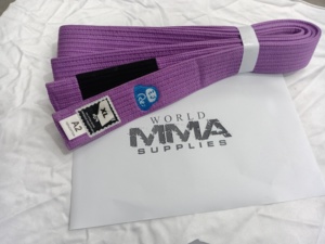 Nuevo Cinturón Morado Vintage de Moda para MMA con Logotipo de Proveedor, Longitud Ajustable, Hebilla de Aleación de Zinc, Impresión por Transferencia Térmica - Product Image 4