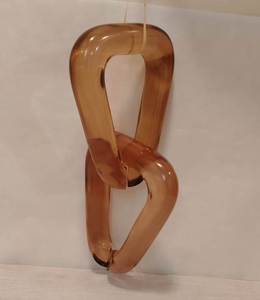 พวงกุญแจงานฝีมือ ROSHAN รุ่นคลาสสิก ลายโซ่เรซิ่น ดีไซน์เกลียวพันกัน รูปทรงโค้งมนแบบออร์แกนิก สองชิ้นเชื่อมต่อกัน - Product Image 1