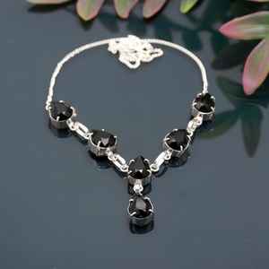 Collier solitaire en argent sterling 925 fait main pour enfants, pierre précieuse en spinelle noir taille goutte, certifié IGI, cadeau élégant - Product Image 1