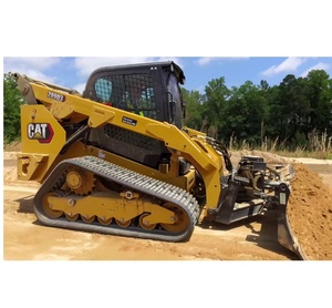 Cargadora compacta sobre orugas CAT 249D3 en venta, con motor diésel de 67 hp, cabina cerrada y capacidad operativa de 1740 lb. - Product Image 6