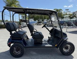 E-Z-GOs Liberty LSV ELiTE 2024 d'occasion, véhicule électrique homologué pour la route, 4 places, avec éclairage LED et écran numérique au lithium. - Product Image 5