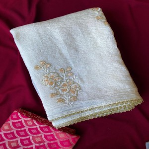 Sari VASTRA COTTAGE Pure Crush con Bordado Floral Hecho a Mano en Todas Partes y Elegante Borde de Encaje - Product Image 4
