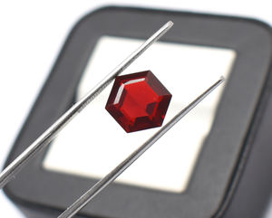 Grenat rouge hexagone pierre précieuse à facettes 6 mm à 20 mm calibré pierres précieuses en vrac Machine coupe grenat rouge grenat pierres précieuses pour bijoux - Product Image 5