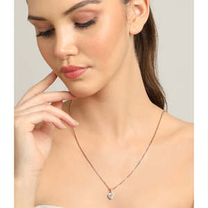 จี้สร้อยคอเงินแท้ 925 รูปหัวใจประดับเพชรเม็ดเดี่ยว CLARA สำหรับงานหมั้น - Product Image 5