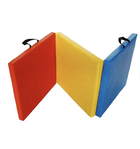 Tapis d'exercice pliable à trois volets avec poignées de transport pour MMA, gymnastique, étirements, exercices de renforcement du tronc - Product Image 1
