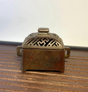 Quemador de Incienso Bakhoor Clásico de Latón con Tapa, Artesanía Tradicional Árabe Religiosa, 100% Natural y Duradero para Amantes de las Fragancias para el Hogar - Product Image 6