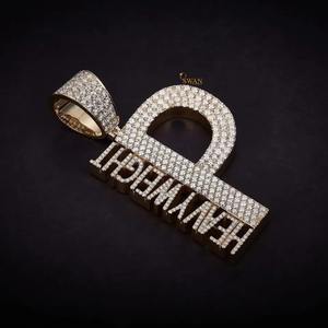 Colgante de hip hop de peso pesado con letra P, busto completo en plata 925 con diamantes de moissanita de corte brillante redondo - Product Image 1