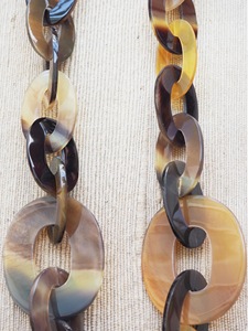 Collar de Lujo Hecho a Mano con Cuerno de Búfalo, Joyería Natural y Sostenible para Mujer, Alta Calidad - Product Image 6