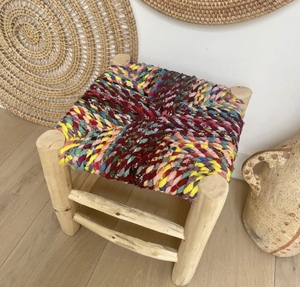 Tabouret berbère marocain fait main, coloré et unique - Product Image 2