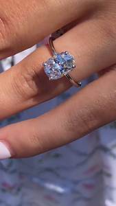 Anillo de compromiso de diamante de corte ovalado cultivado en laboratorio certificado por IGI, lujoso AJUSTE DE Halo Pave, anillo de regalo fino de estilo moderno de oro sólido de 14kt - Product Image 4