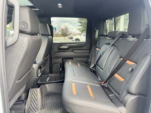 GMC Sierra 2500HD AT4 Crew Cab 4WD 2024 Blanc Éclatant Diesel Euro IV d'occasion avec Toit Ouvrant, Démarrage à Distance, Sièges en Cuir, Pack Techno - Product Image 6