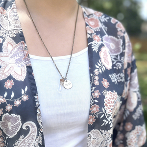 Collana con Ciondolo Minimalista alla Moda in Acciaio Inossidabile Inciso con Fiala di Vetro e Seme di Senape, Gioiello della Fede per Donna, Resistente all'Ossidazione - Product Image 3