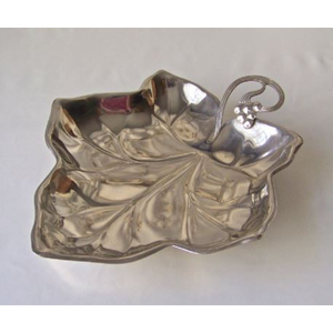 Plateau de service en acier inoxydable en forme de feuille vintage plateau de service alimentaire ou collation à un prix abordable - Product Image 2
